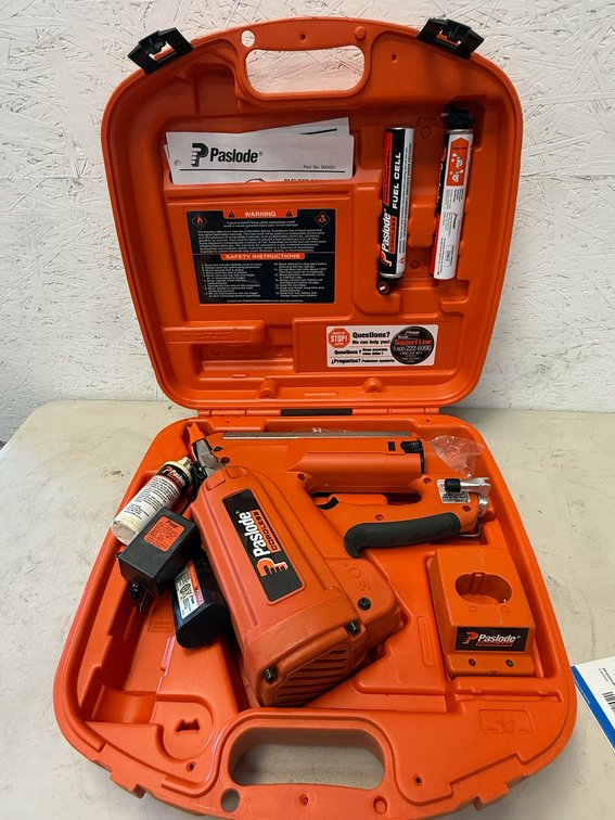 Paslode 900420 30-Degree Cordless Framing Nailer Kit