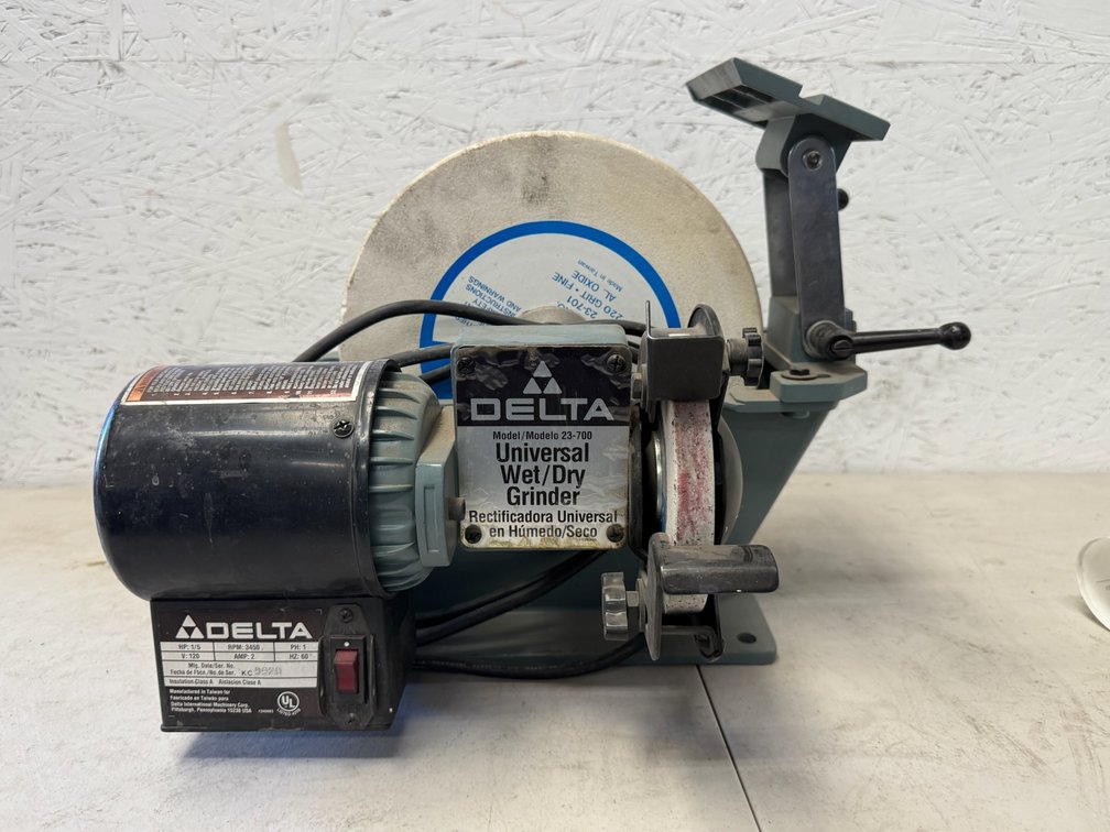 Delta Model 23-700 Universal Wet/Dry Grinder