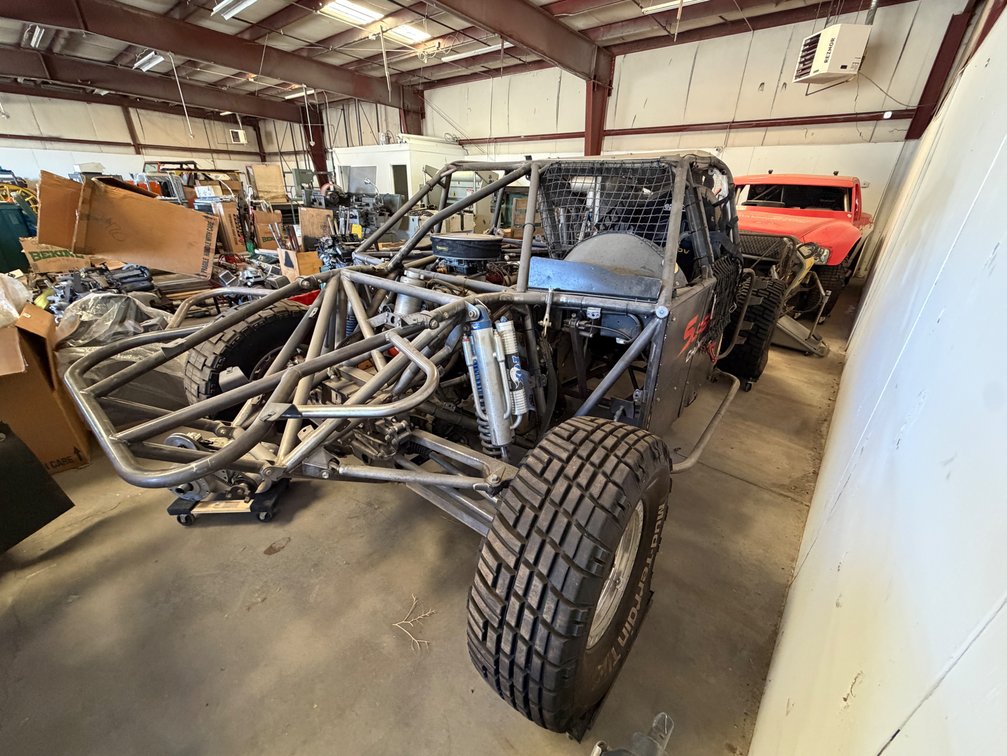 Tube-Chassis Off-Road Race Buggy with V8 Engine