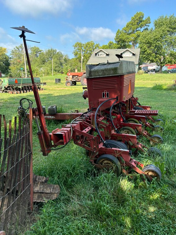 International Harvester Cyclo Air 800 6-Row Planter