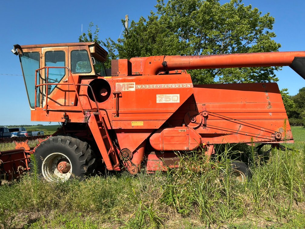 Massey Ferguson 750 Combine with 16' Bean Head