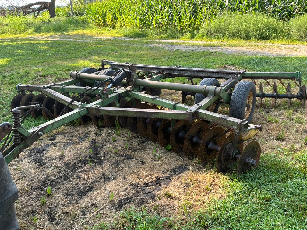 John Deere 14' Pull-Type Tandem Disc with Hydraulic Cylinder