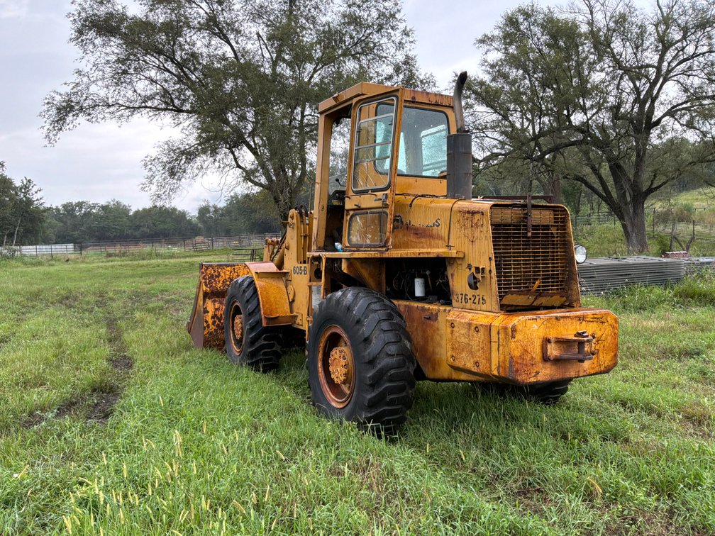 Fiat-Allis 605-B Wheel Loader w/ Bucket & Pallet Forks