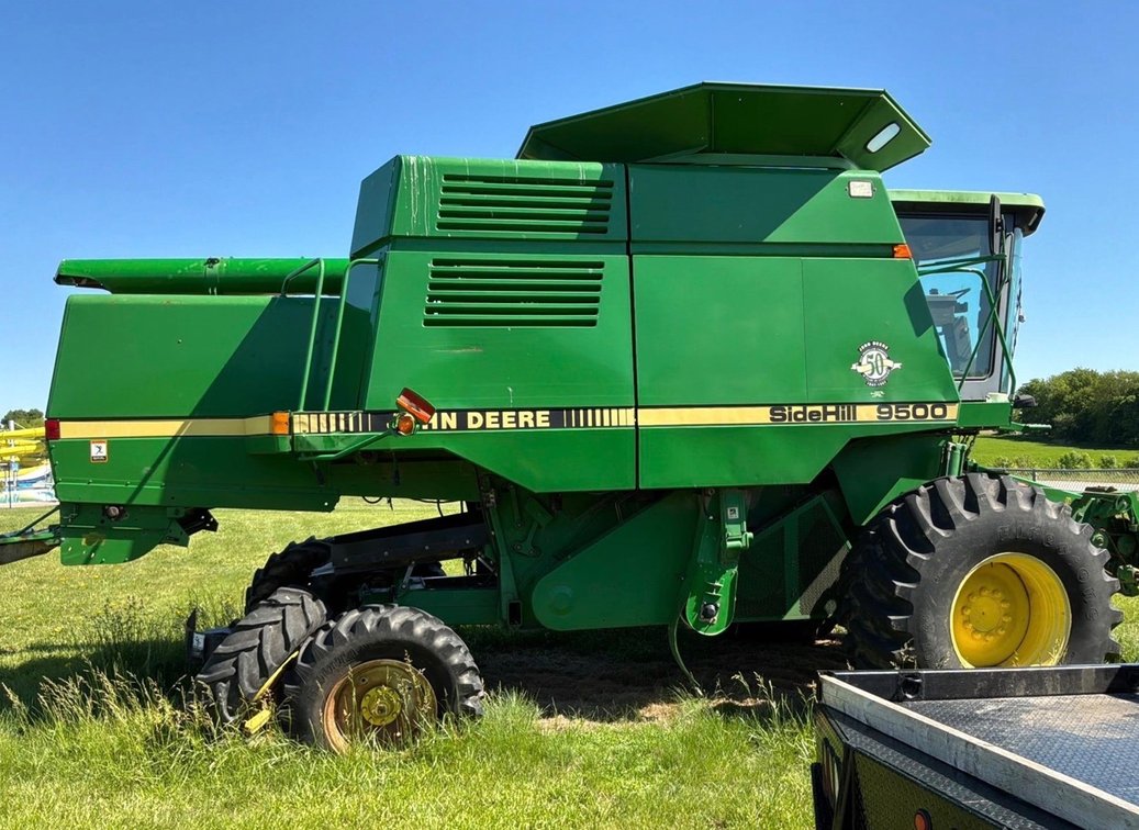 1997 John Deere 9500 Sidehill Combine and International 1083 Corn Head