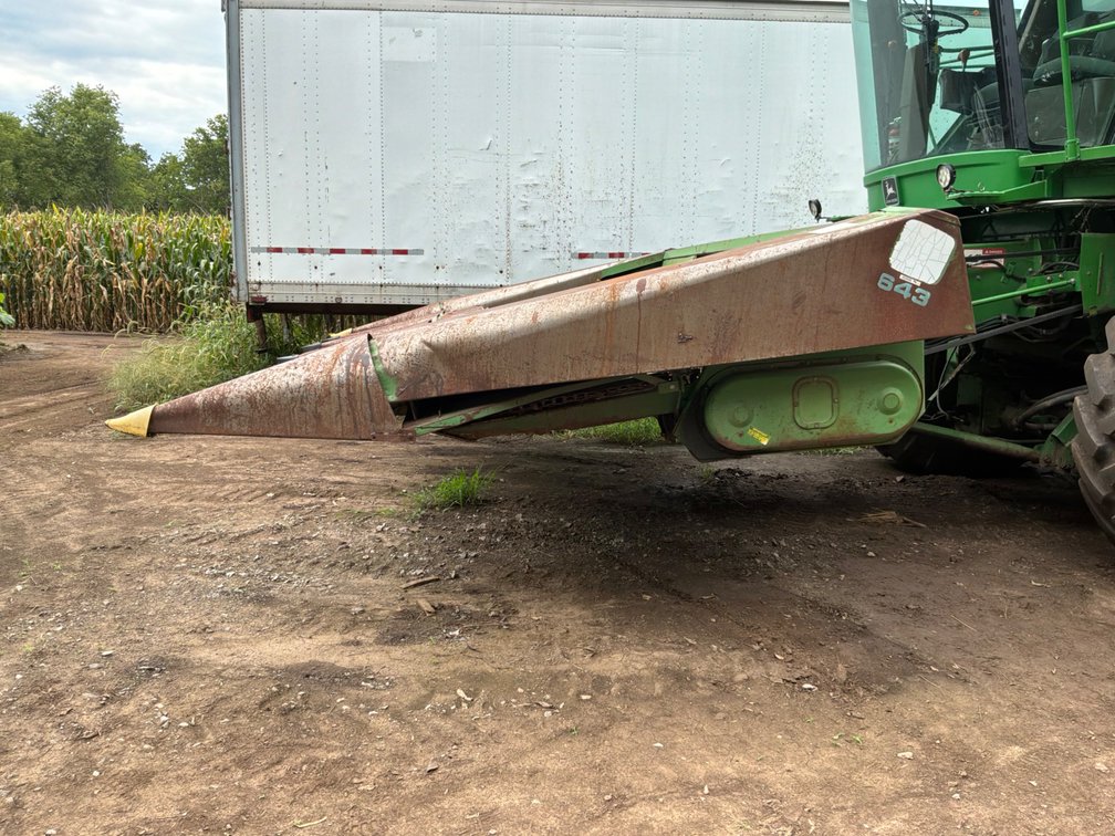 John Deere 643 6-Row Corn Head