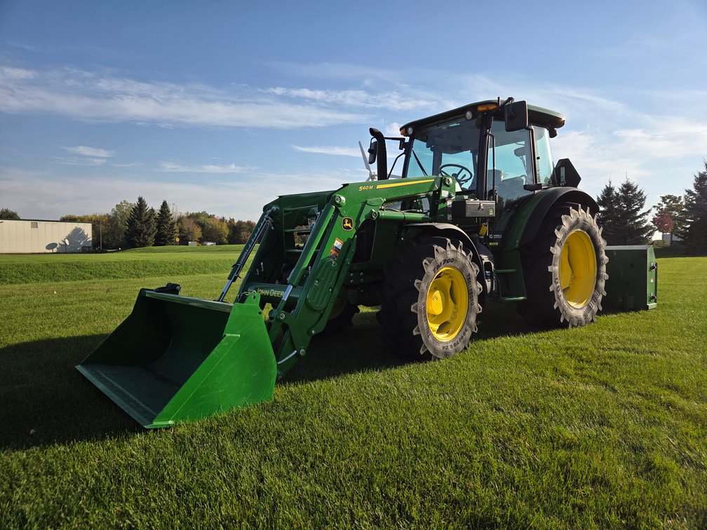 John Deere  5090M W/Loader
