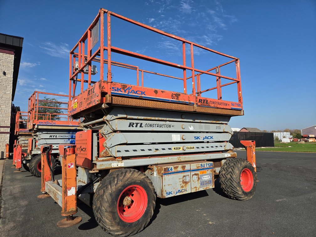 Sky Jack SJ7135 4x4 Scissor Lift