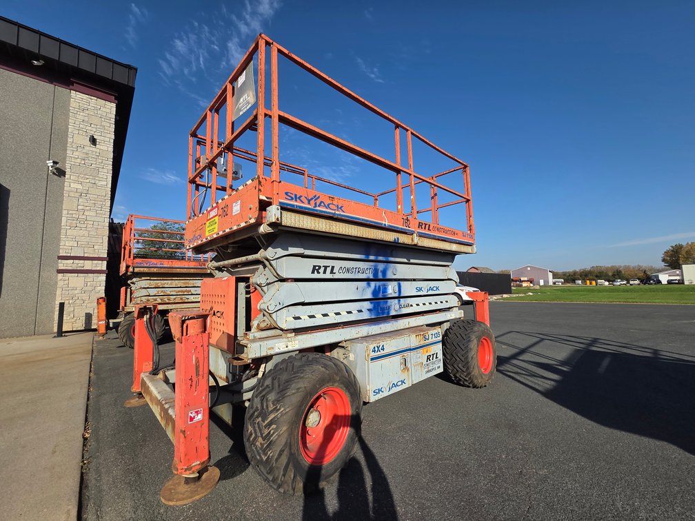 Sky Jack SJ7135 4x4 Scissor Lift