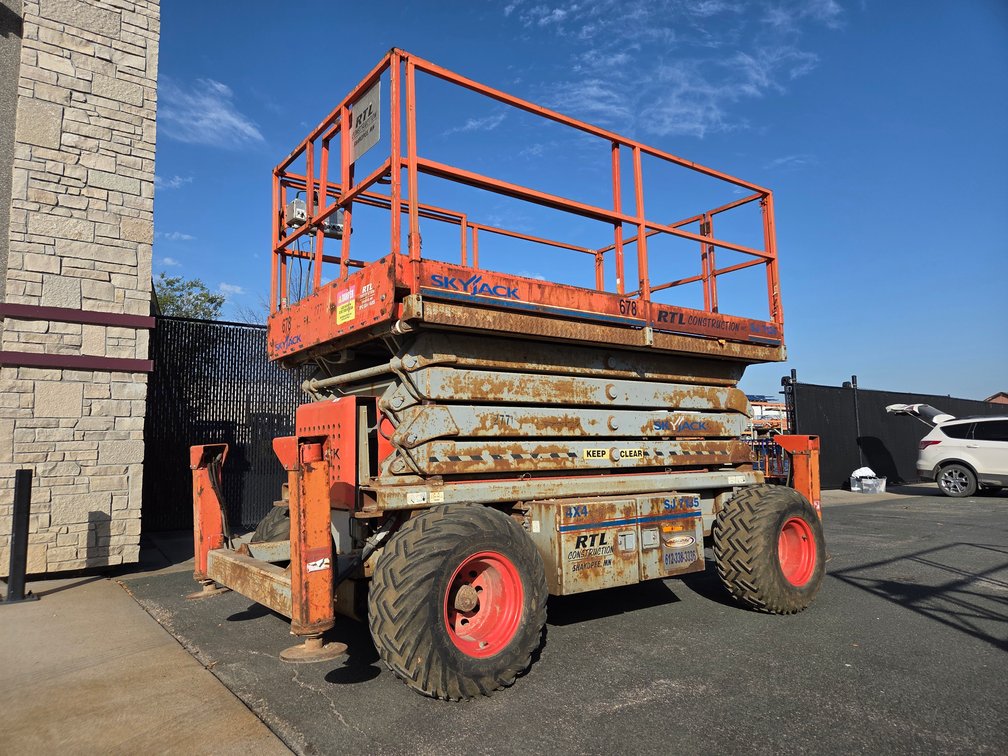 Sky Jack SJ7135 4x4 Scissor Lift