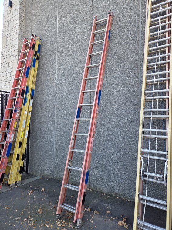 28' Werner Fiberglass Extension Ladder