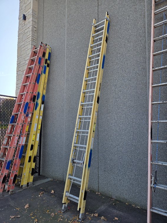 28' Fiberglass Extension Ladder