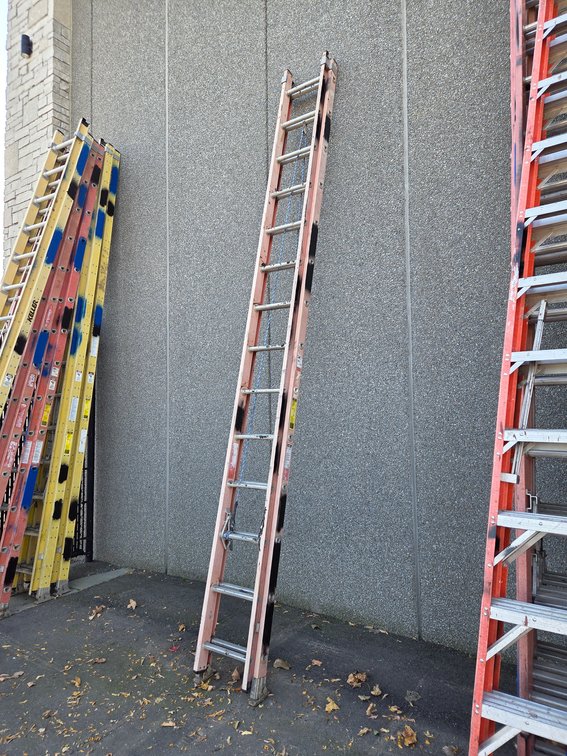 28' Fiberglass Extension Ladder
