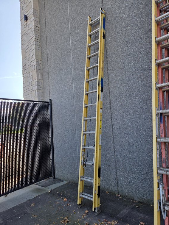 28' Fiberglass Extension Ladder