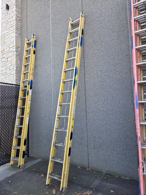 28' Fiberglass Extension Ladder