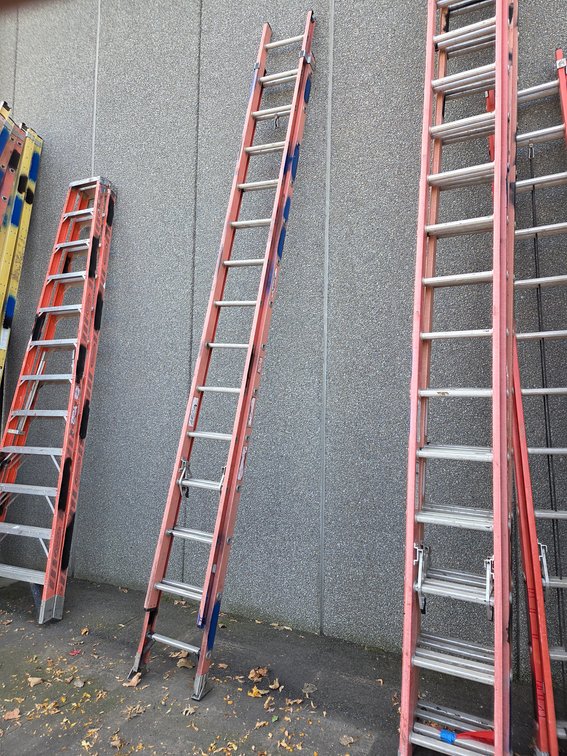 Werner 28' Fiberglass Extension Ladder