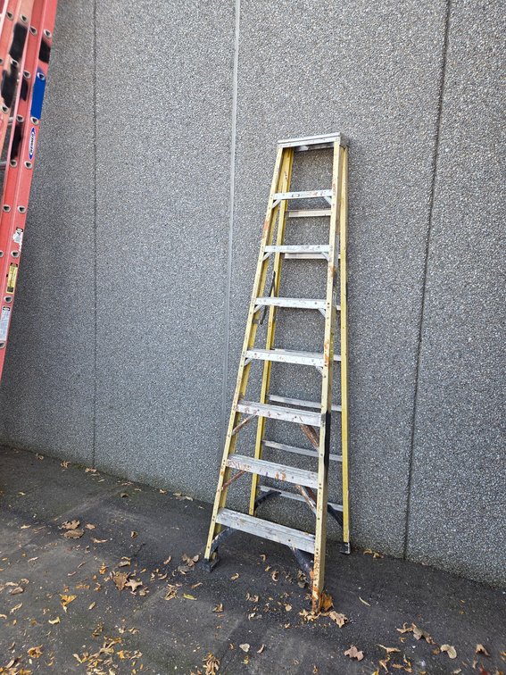 8' Fiberglass Step Ladder