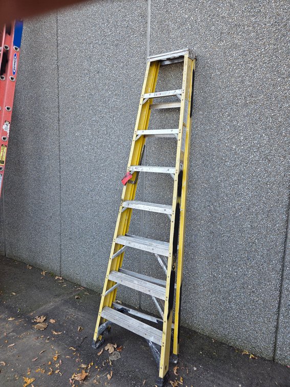 Keller KPro 8' Fiberglass Step Ladder