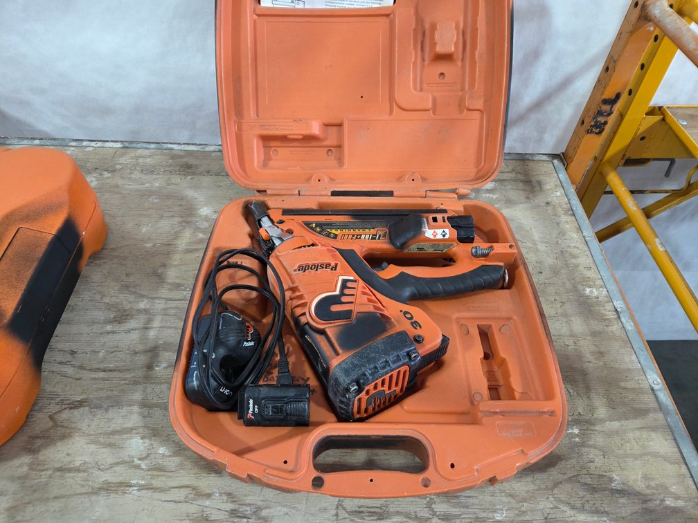 Paslode CF325 LI 30 Degree Framing Nailer
