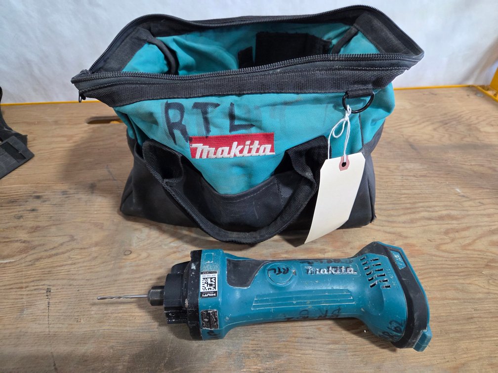 Makita LXT 18V  XOCO1 Cordless Cutout Tool