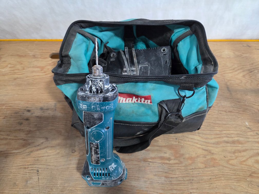Makita LXT 18V  XOCO1 Cordless Cutout Tool