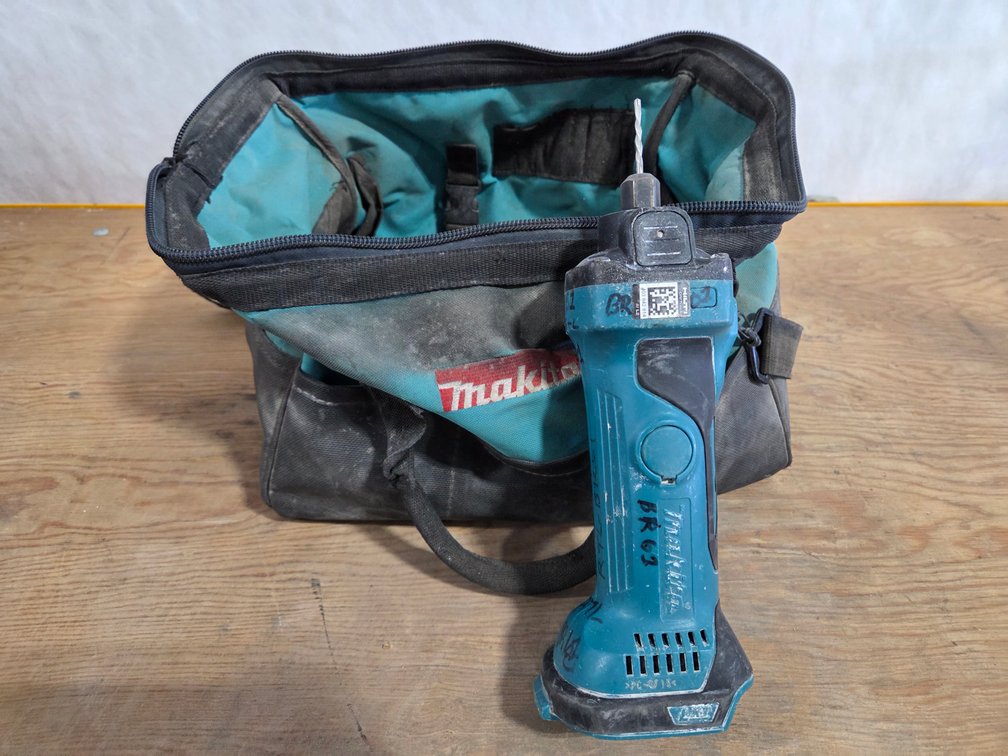 Makita LXT 18V  XOCO1 Cordless Cutout Tool