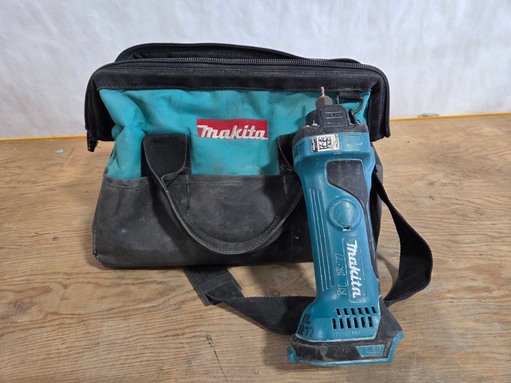 Makita LXT 18V  XOCO1 Cordless Cutout Tool