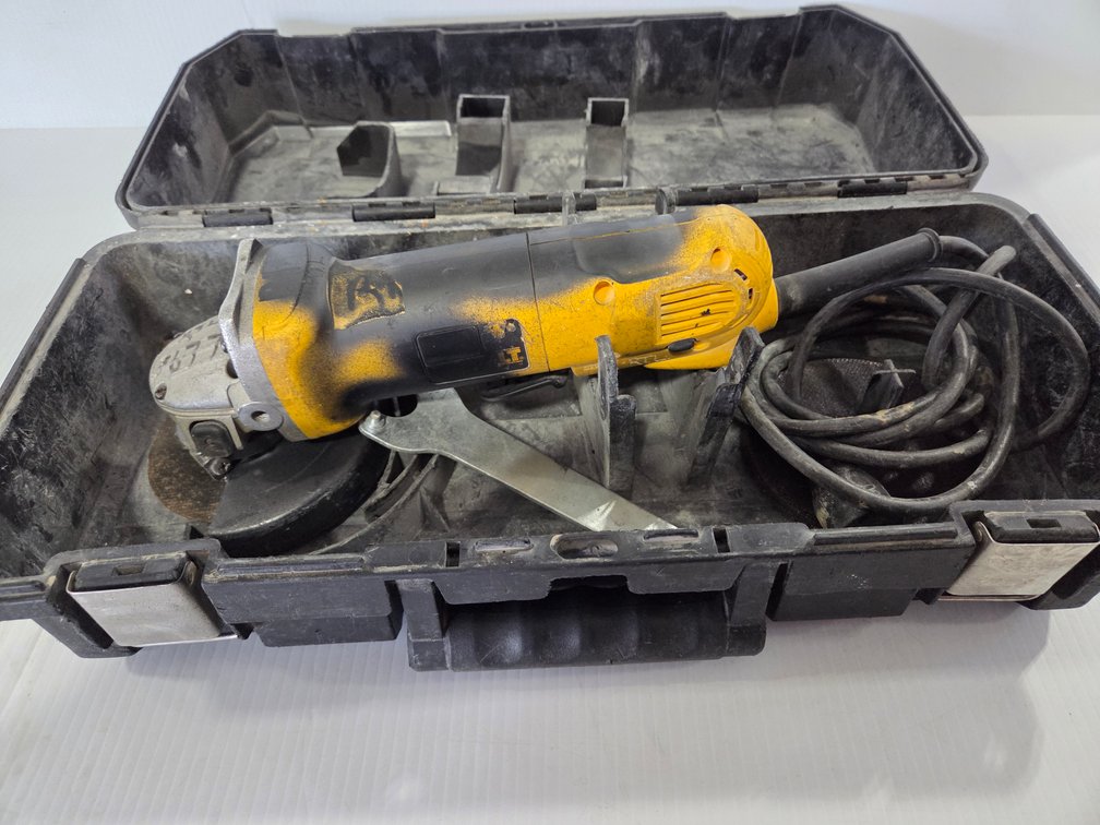 DeWalt D28402 4 1/2" Angle Grinder