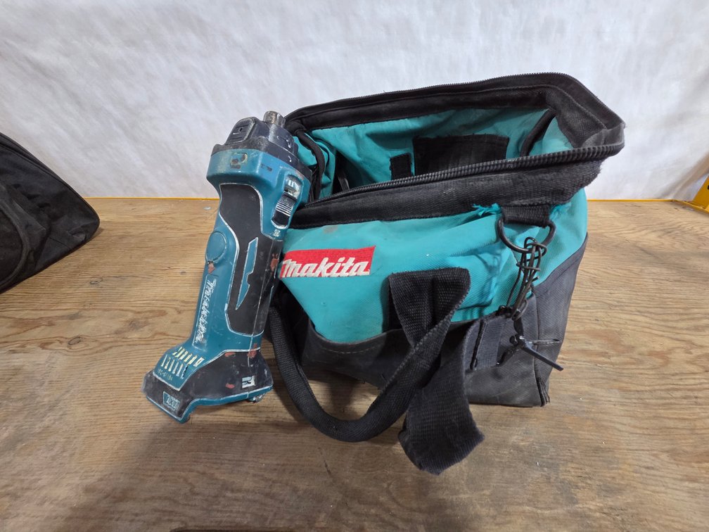 Makita LXT 19V  XOCO1 Cordless Cutout Tool