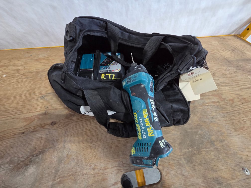 Makita LXT 19V  XOCO1 Cordless Cutout Tool