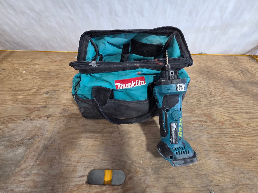 Makita LXT 18V  XOCO1 Cordless Cutout Tool