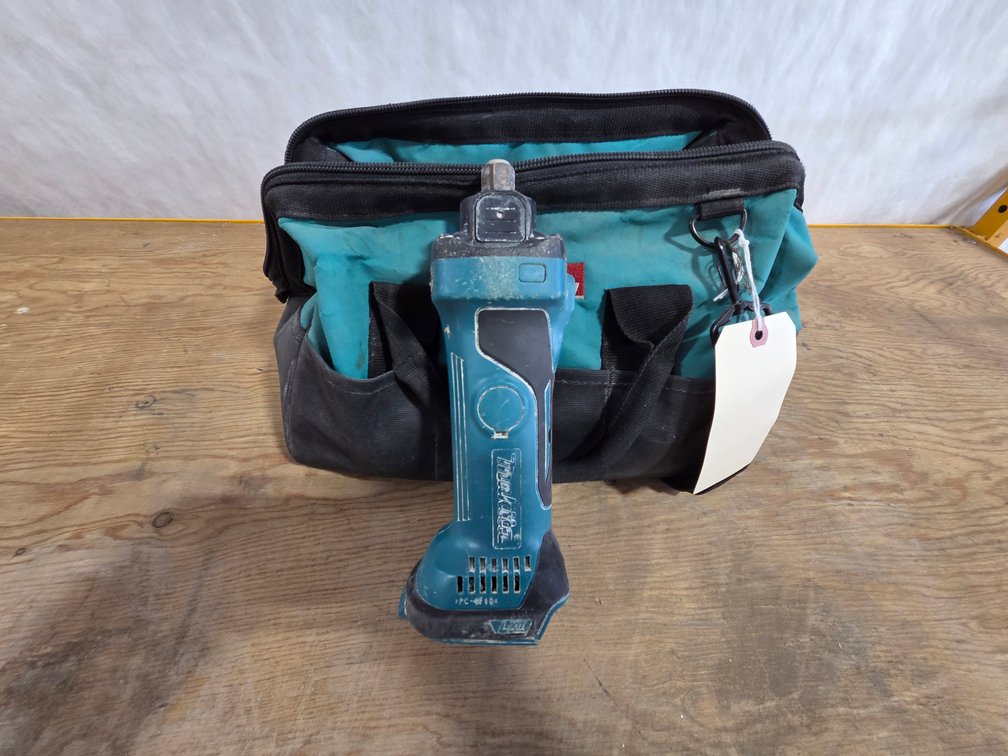 Makita LXT 18V  XOCO1 Cordless Cutout Tool