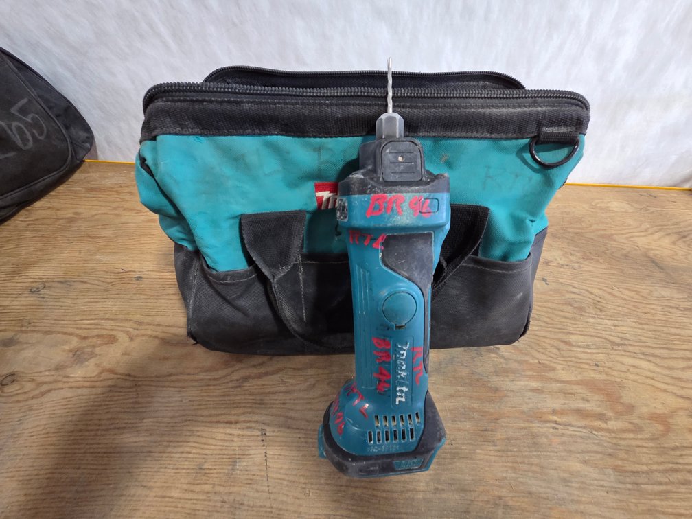 Makita LXT 19V  XOCO1 Cordless Cutout Tool