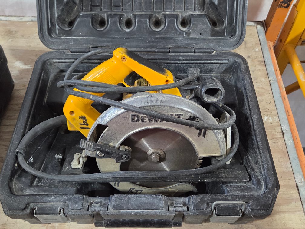 DeWalt 7 1/2" Circular Saw