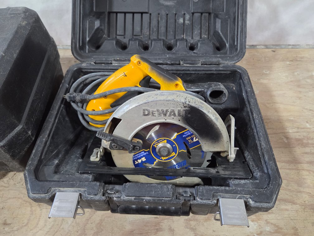 DeWalt 7 1/2" Circular Saw