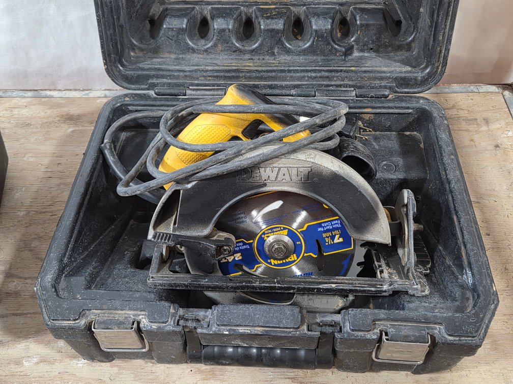 DeWalt 7 1/2" Circular Saw