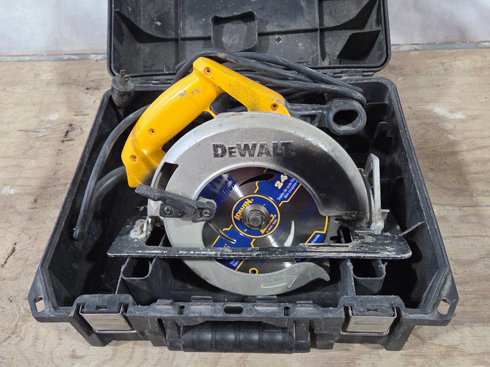 DeWalt 7 1/2" Circular Saw