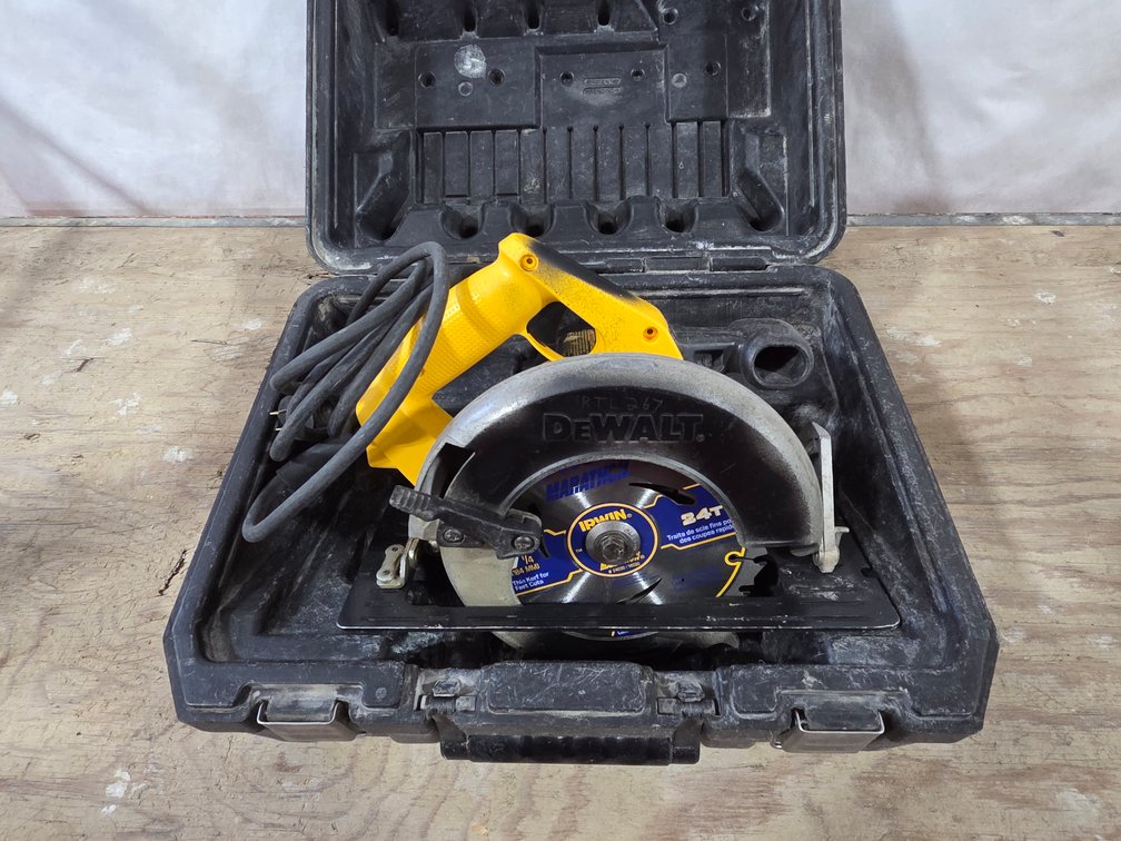 DeWalt 7 1/2" Circular Saw