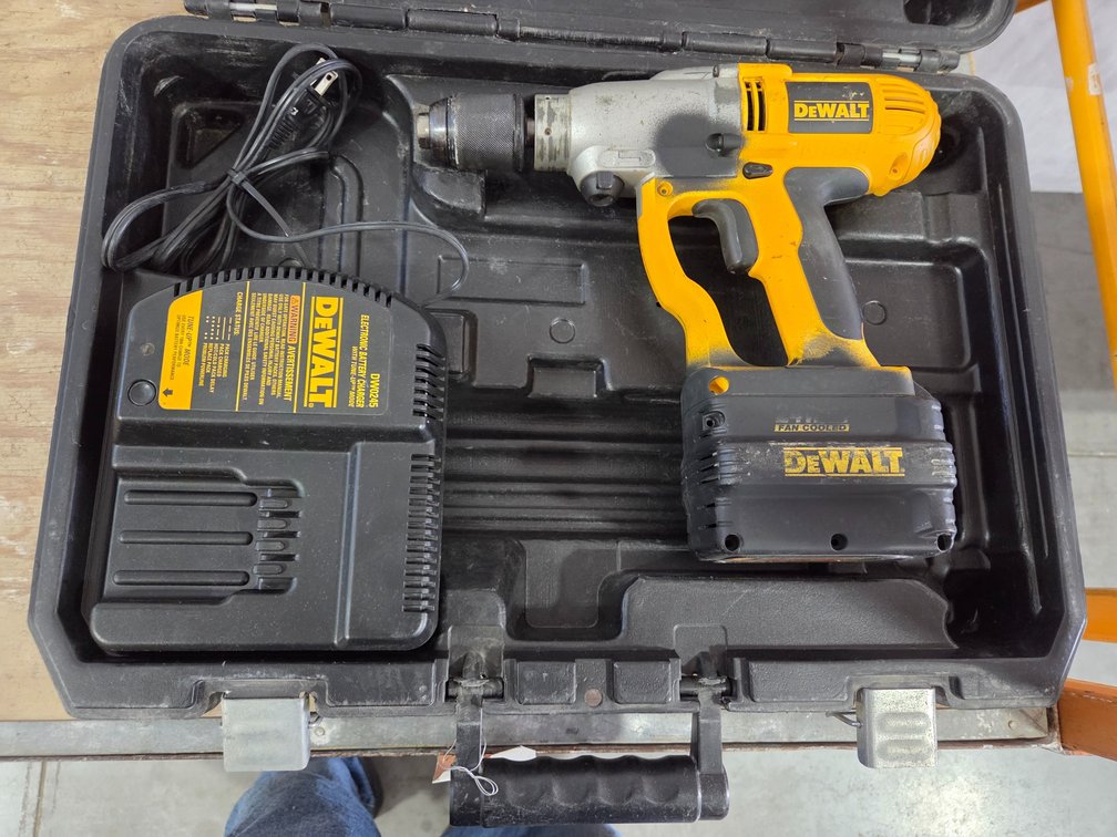 DeWalt DW006 Cordless Hammer Drill