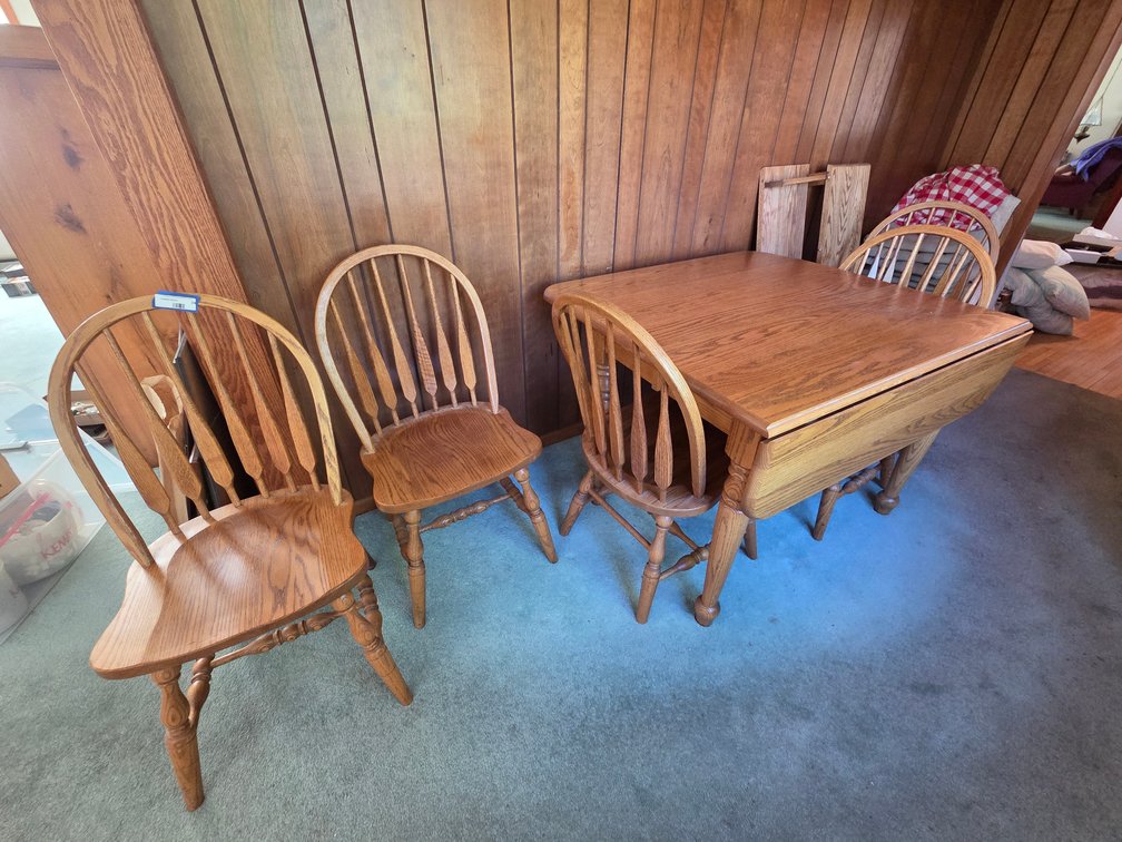 Dining Room Drop Leaf (10") Table (42"Wx38"L) w/6 Chairs
