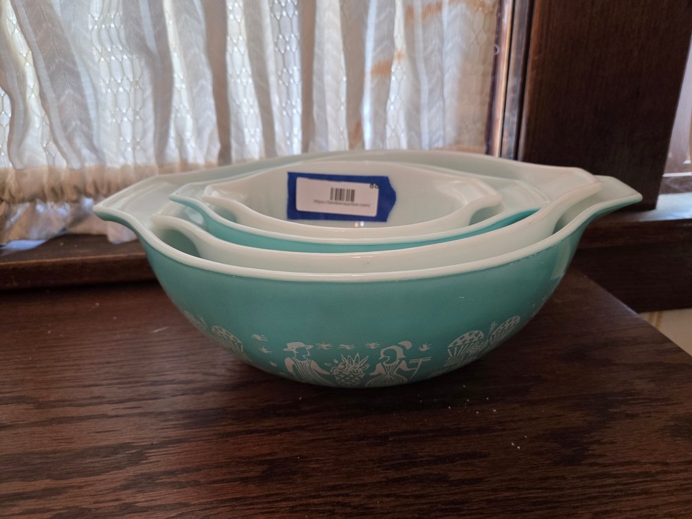 Vintage Pyrex " Amish Butter Print"
