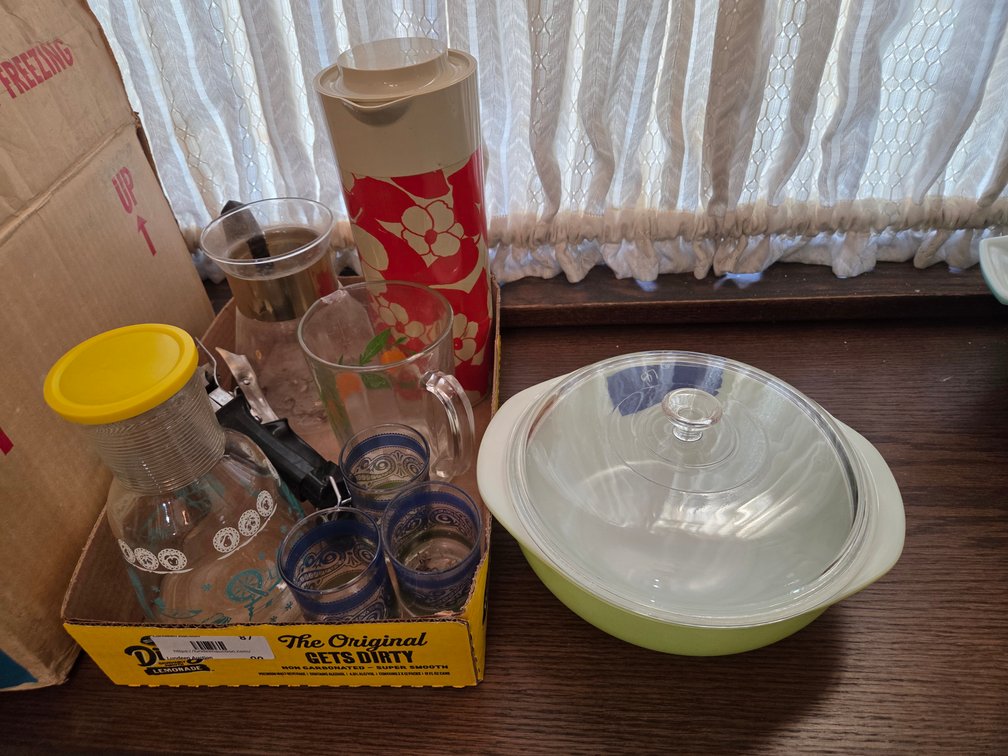 Vintage Pyrex 024 W/Lid- Vintage Drinkware