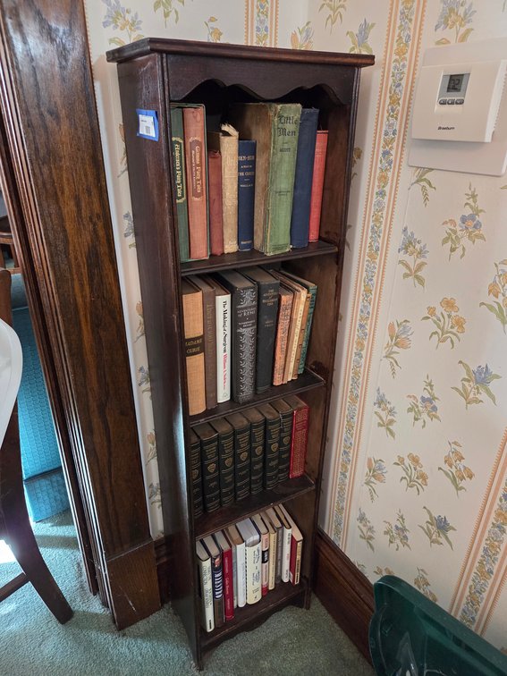 Bookshelf W/Books  (14Wx8Dx51H)
