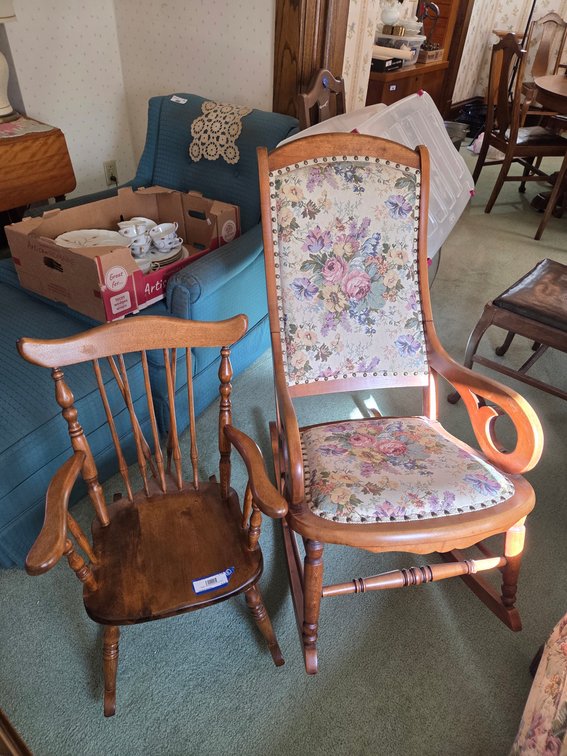 2 Rocking Chairs