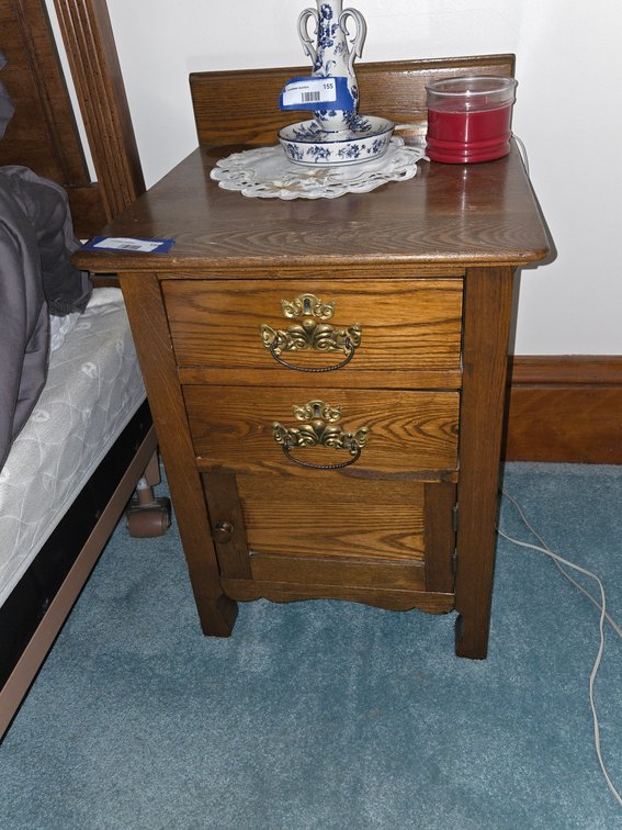 Oak Nightstand(18Wx19Dx22H)
