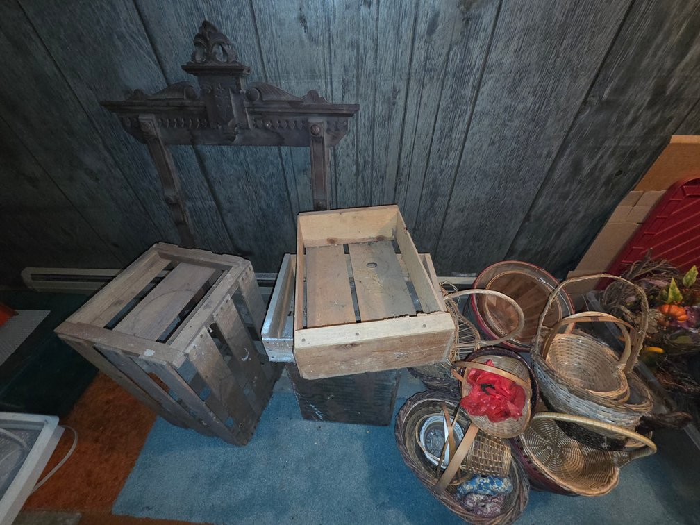 Wicker Baskets-Wood Crates and Wooden  Apple Buckets