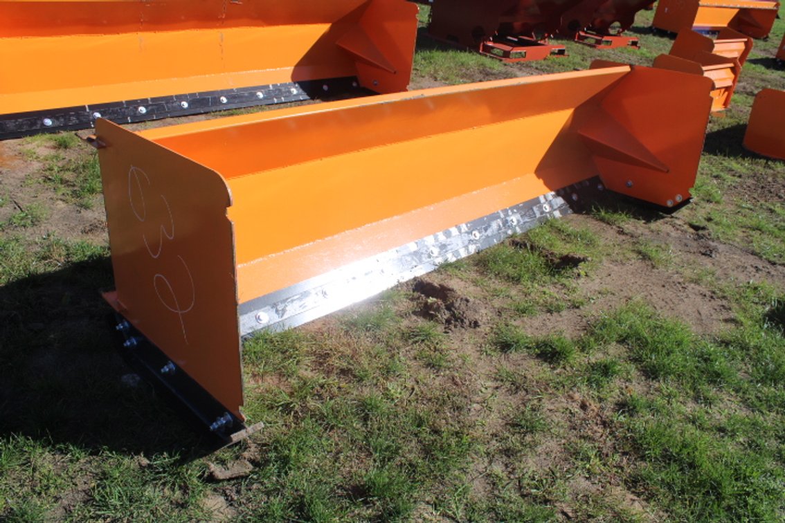 120" pusher with steel blade