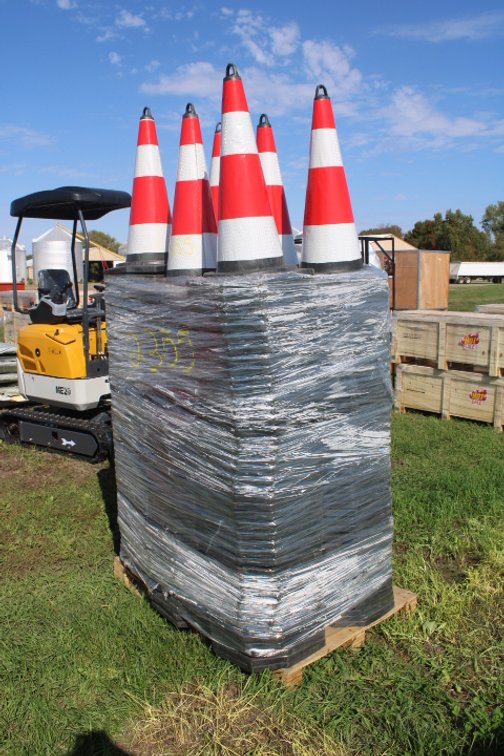 (250) Safety Traffic Cones