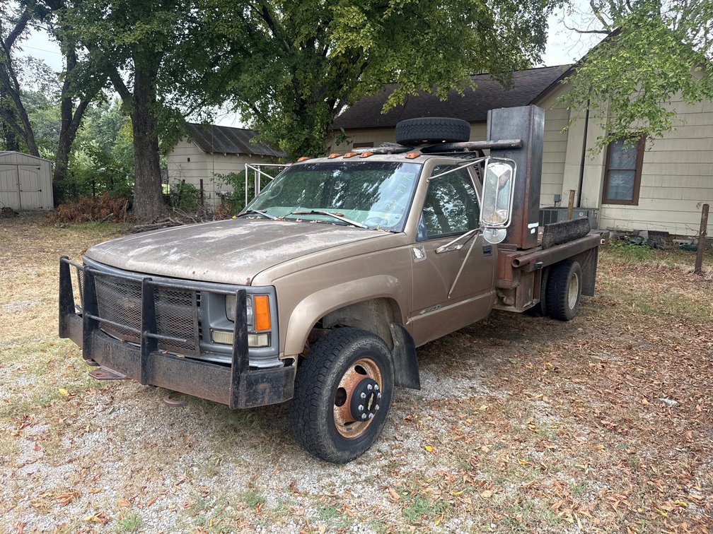 Chev Cheyenne 3500 Flatbed Truck w/Tulsa Winch - 4WD - Standard Trans - 454 Motor - 161336mi - Runs & Drives - has Title