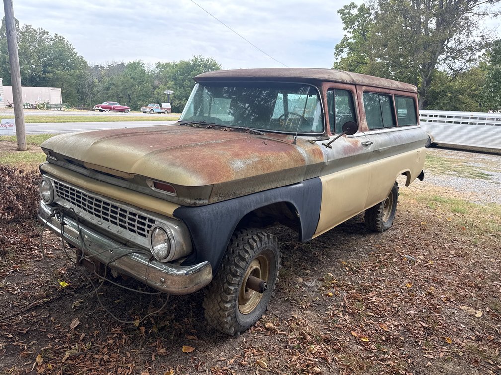 1963 Chev Suburban Custom w/Ramsey Winch - Runs but Needs to be Hauled - no brakes - has Title - needs restored