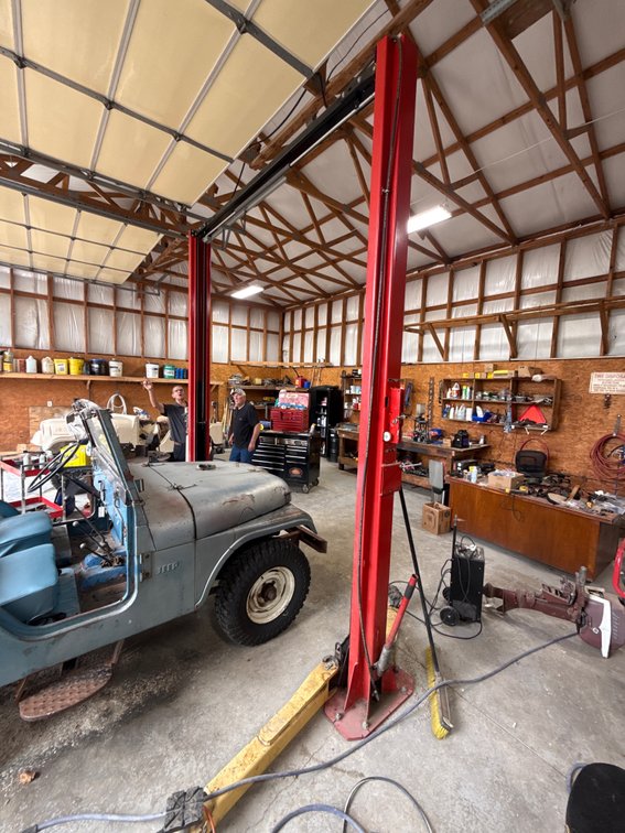 Wheeltronic 2-Post 5-Ton Car Lift - Buyer must Disassemble & Remove